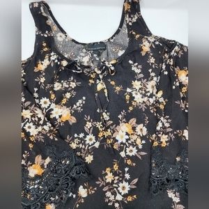 Jeans By Buffalo Cold Shoulder Black Floral Lace Top‎ Large